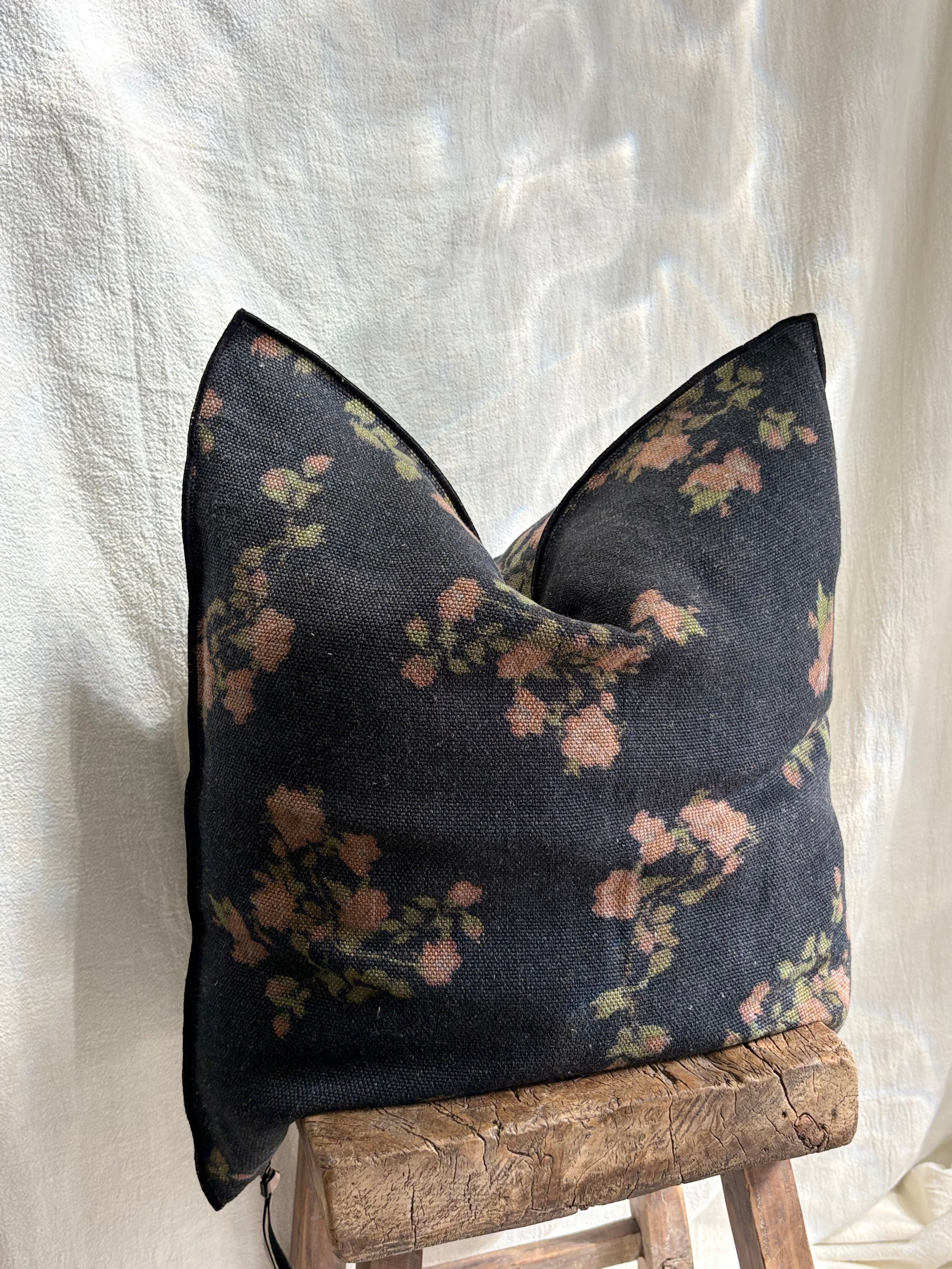 Maison de Vacances Cushion Vice Versa Printed Wabi Sabi Linen Les Roses 26" x 26"