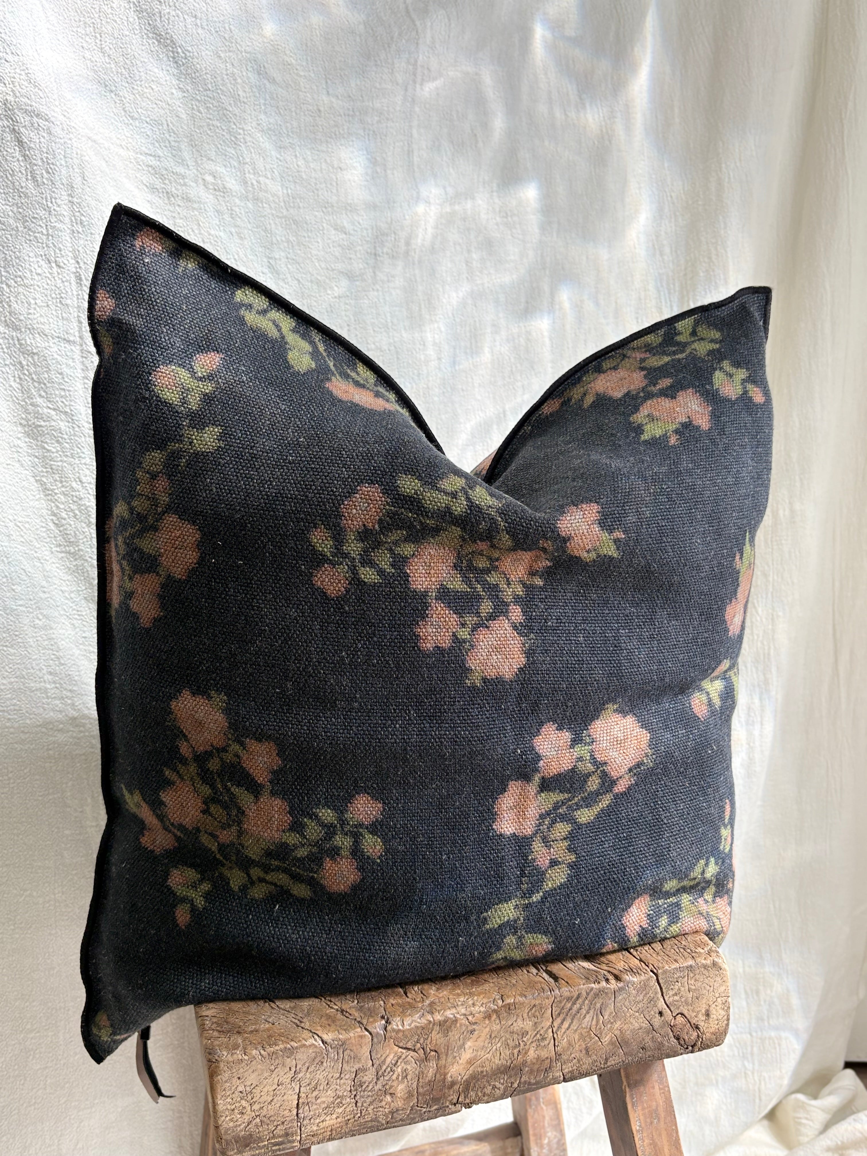 Maison de Vacances Cushion Vice Versa Printed Wabi Sabi Linen Les Roses 26" x 26"