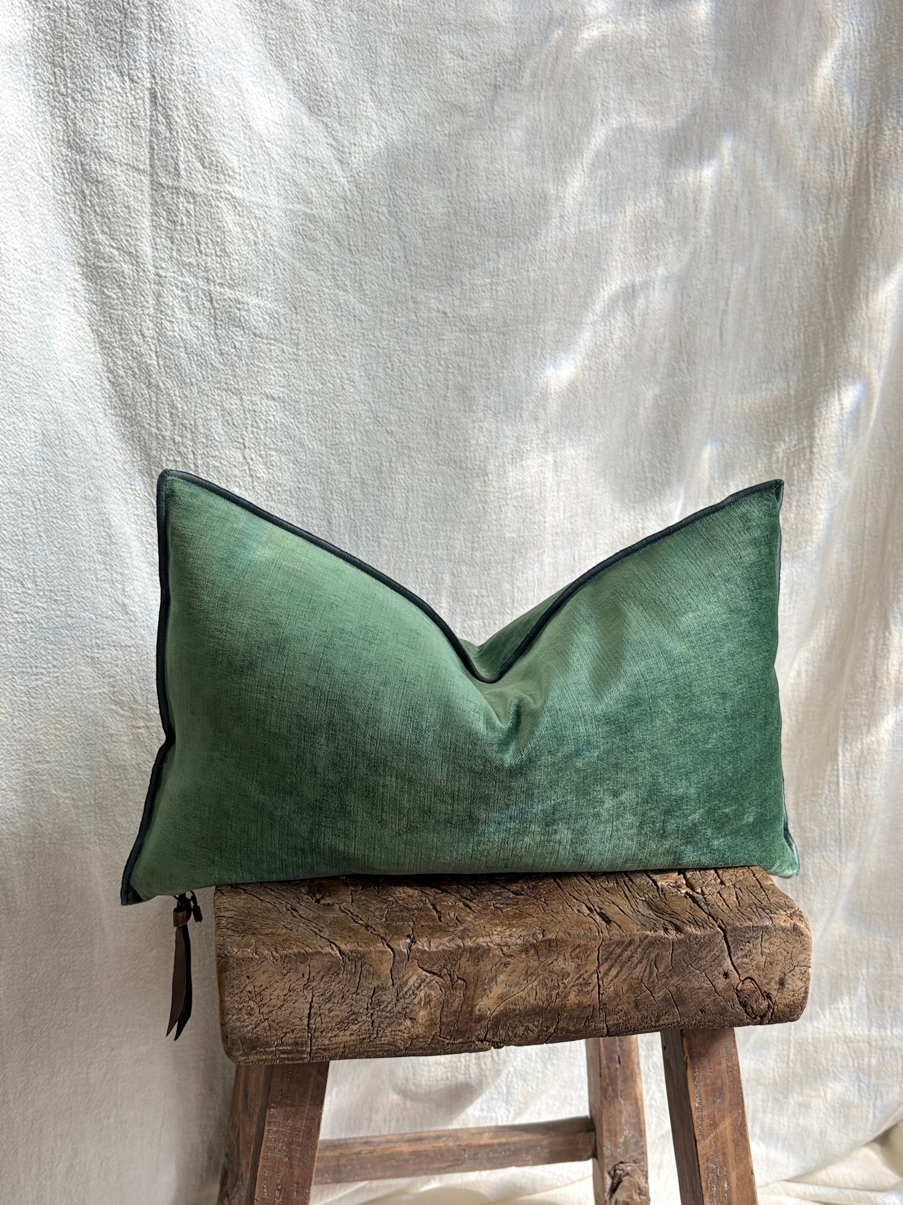 Maison de Vacances Cushion Vice Versa Royal Velvet 12" x 20"