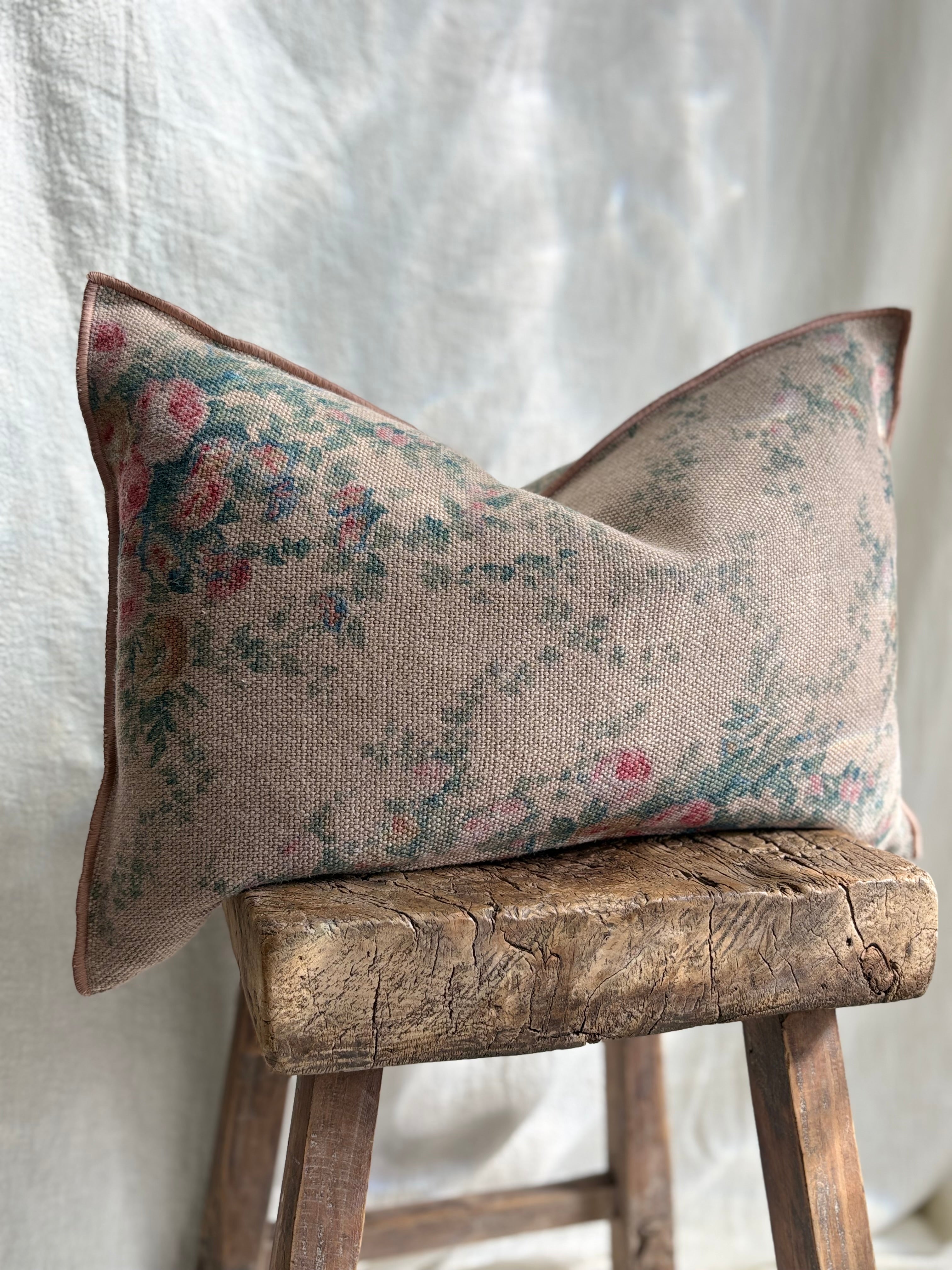 Maison de Vacances Cushion Vice Versa Printed Wabi Sabi Linen, Pompadour 16" x 24"